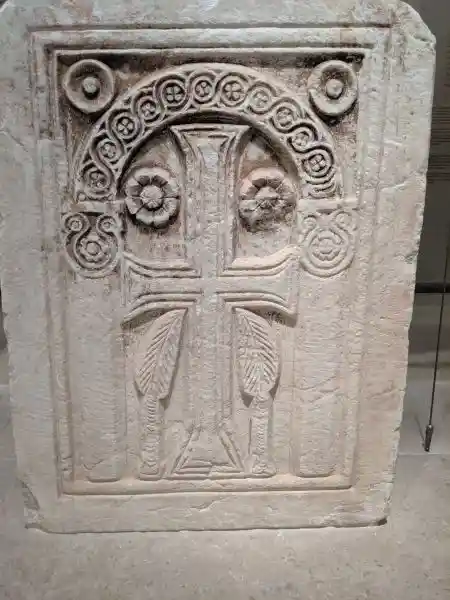 Marble closure slab decorated with relief cross under an arch, from Metochion of the Holy Sepulchre